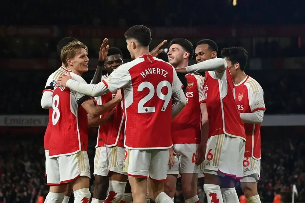 69:41 min: Ben White (Arsenal FC) completed the scoring with another goal[1][1]. Statistics: Arsenal FC: Yellow Cards: 2 Shots on Target: 11 Ball Possession Percentage: 45% Goals Scored: 5 Chelsea FC: Yellow Cards: 2 Shots on Target: 2 Ball Possession Percentage: 55% Goals Conceded: 5[1][1]